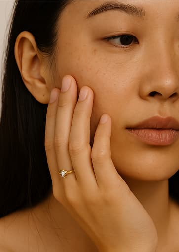 Emerald ring on model